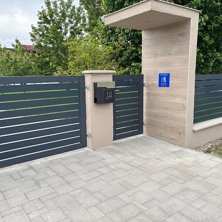 Kod Dide - Entry With Pin 0-24H Apartment Slavonski Brod Bagian luar foto