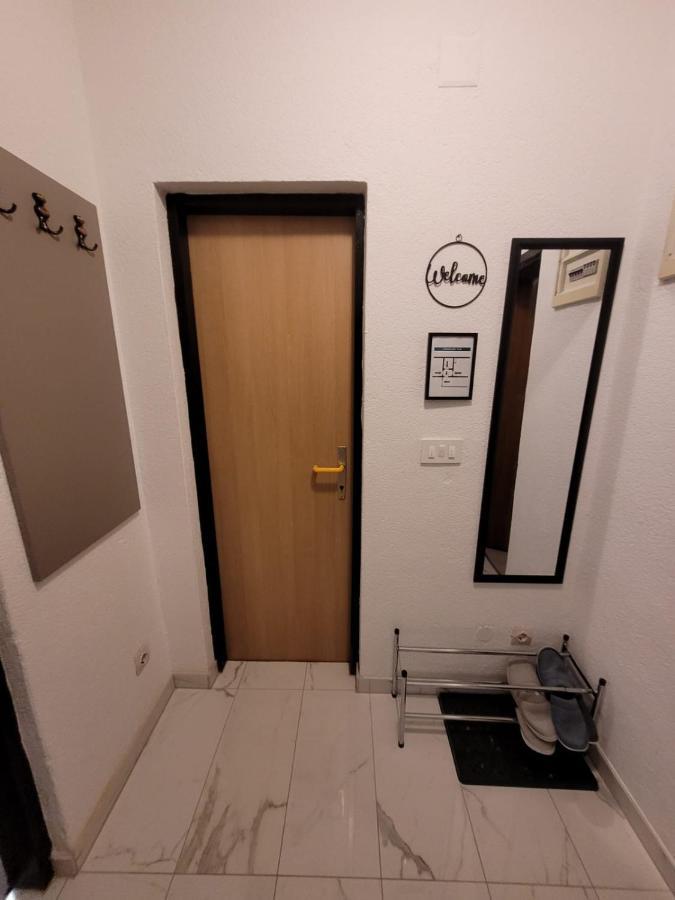 Kod Dide - Entry With Pin 0-24H Apartment Slavonski Brod Bagian luar foto