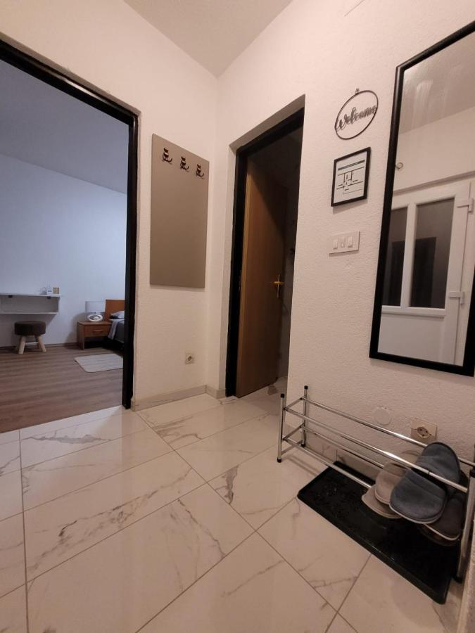 Kod Dide - Entry With Pin 0-24H Apartment Slavonski Brod Bagian luar foto