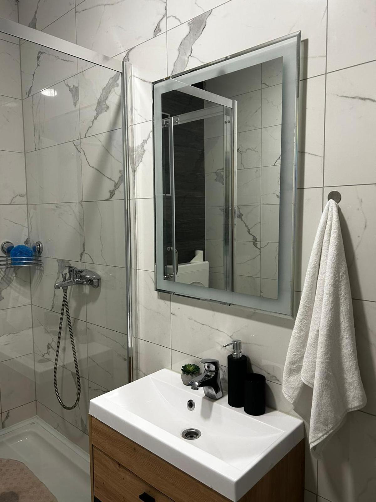 Kod Dide - Entry With Pin 0-24H Apartment Slavonski Brod Bagian luar foto