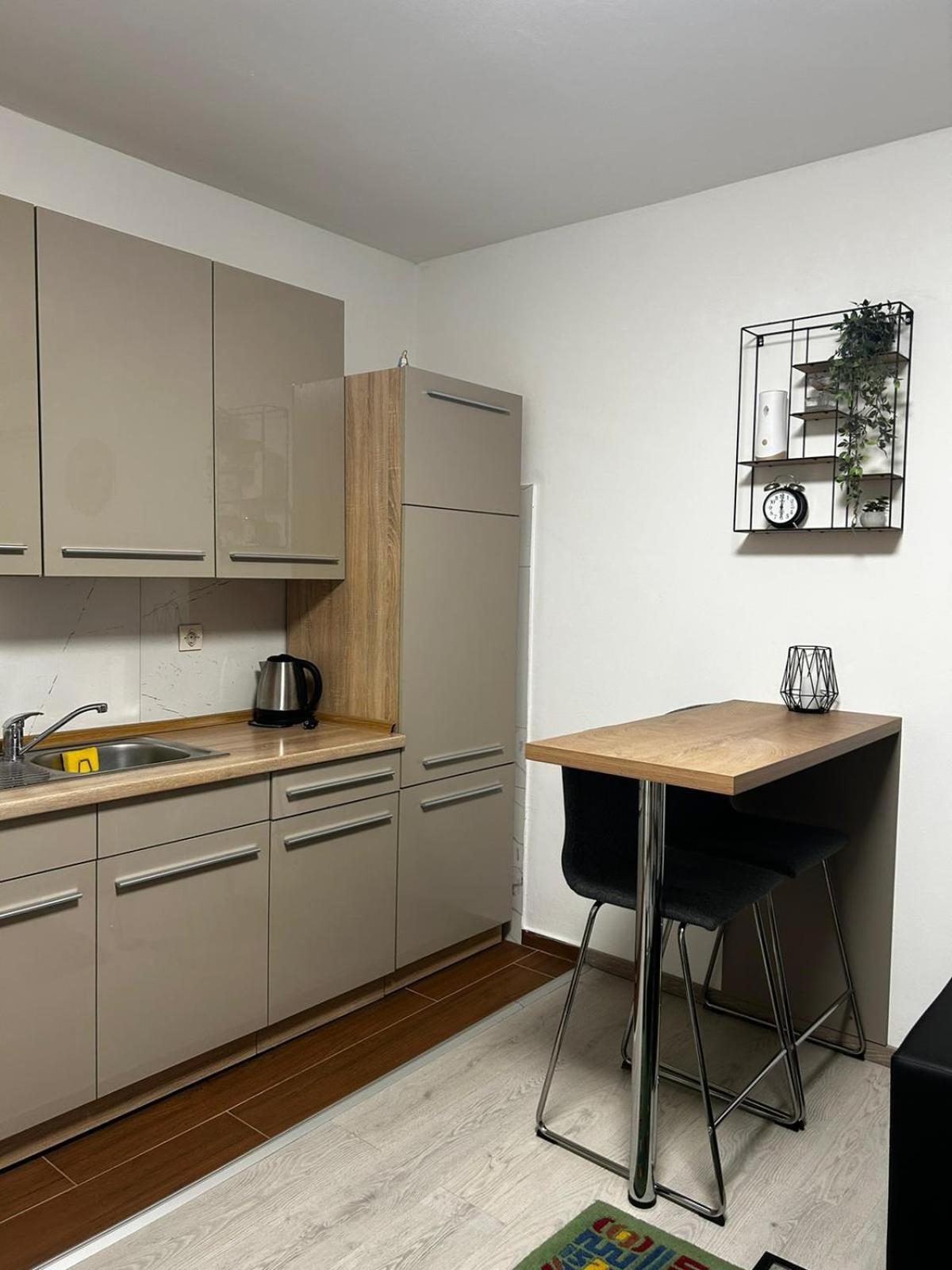 Kod Dide - Entry With Pin 0-24H Apartment Slavonski Brod Bagian luar foto
