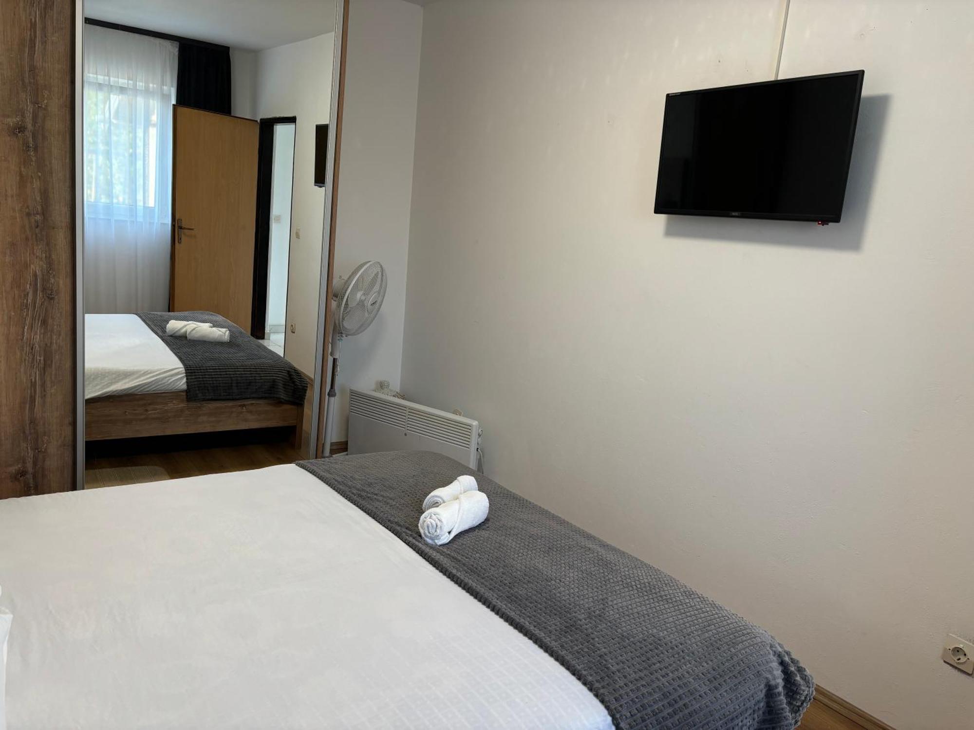 Kod Dide - Entry With Pin 0-24H Apartment Slavonski Brod Bagian luar foto