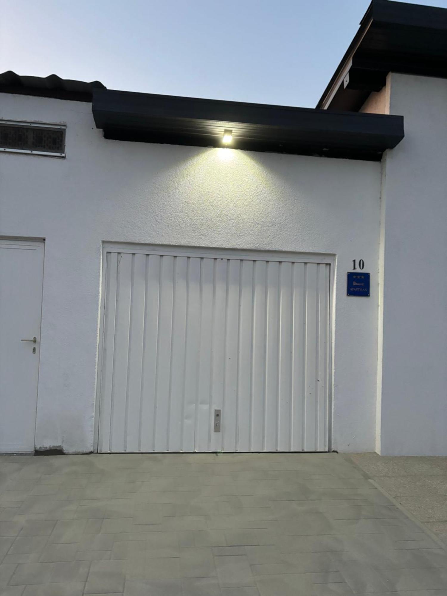 Kod Dide - Entry With Pin 0-24H Apartment Slavonski Brod Bagian luar foto