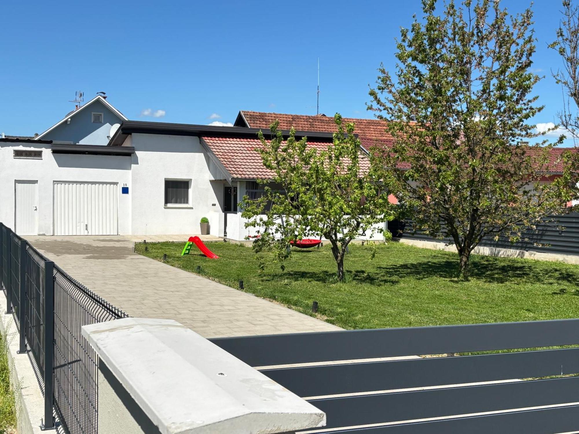 Kod Dide - Entry With Pin 0-24H Apartment Slavonski Brod Bagian luar foto