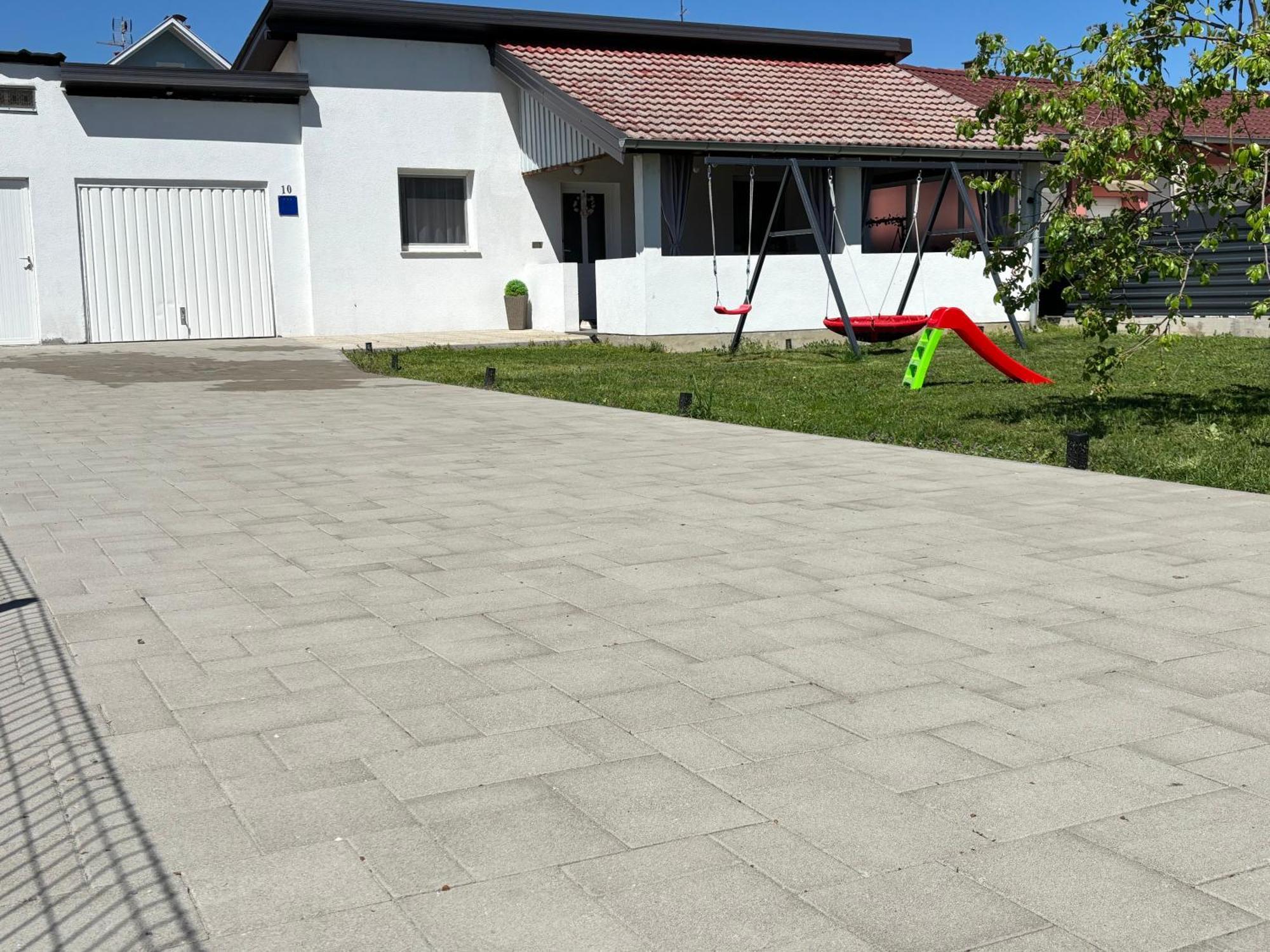 Kod Dide - Entry With Pin 0-24H Apartment Slavonski Brod Bagian luar foto