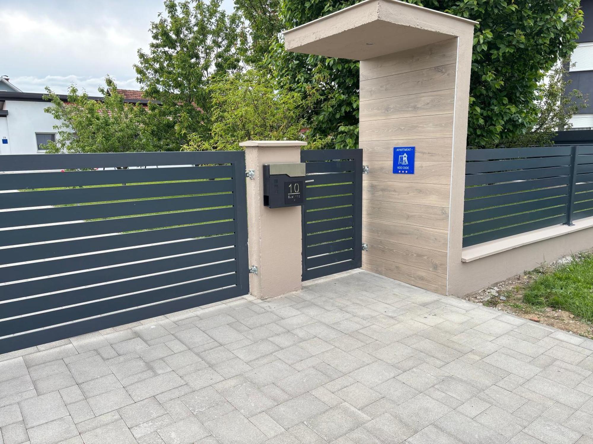 Kod Dide - Entry With Pin 0-24H Apartment Slavonski Brod Bagian luar foto